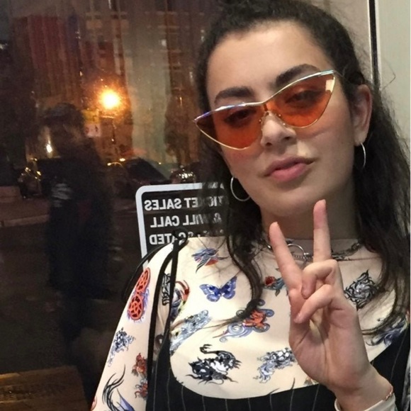 Charli Xcx True Romance SIGNED Vinyl - Picture 10 of 11